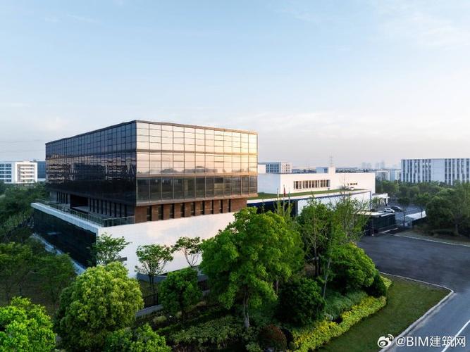 美术馆语境下的温情工厂 北京恒丰材料科技总部 / 田字格建筑事务所